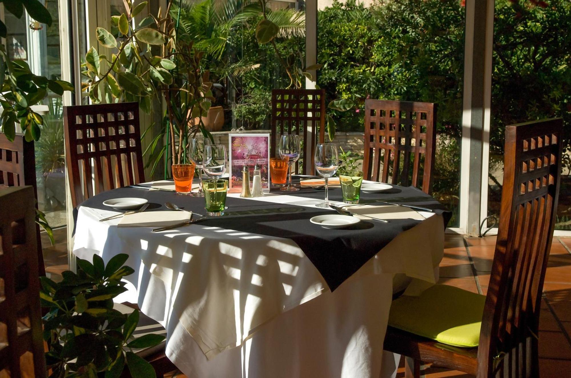 Hotel Le Phoebus Garden & Spa Gruissan Exterior photo